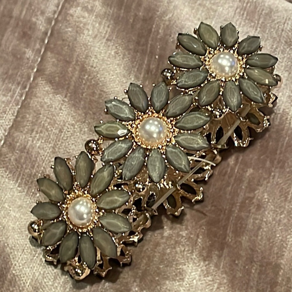 Flower Pearl Stretch Bracelet 7”-8”